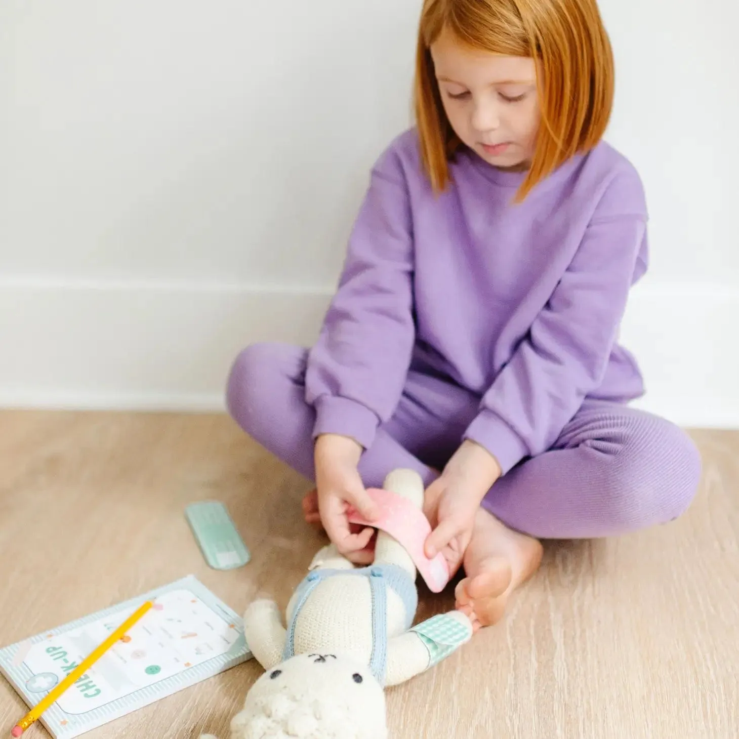 SECONDS Pretend Play Bandages & Bandaid Tin